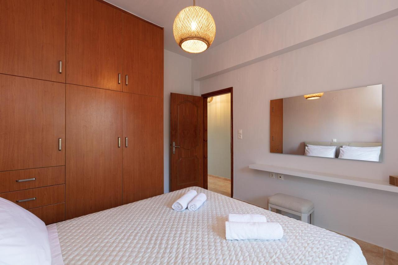 Pietra Di Mare Aparthotel Petres  Exterior foto