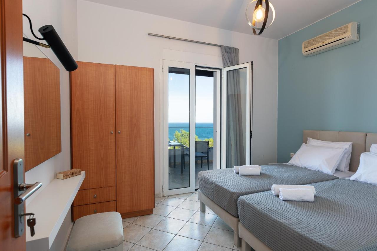 Pietra Di Mare Aparthotel Petres  Exterior foto